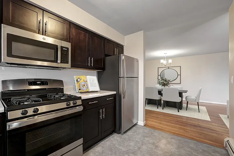 Westmount Village – photo 4