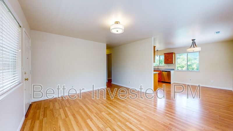 832 S Orchard Ave – photo 4