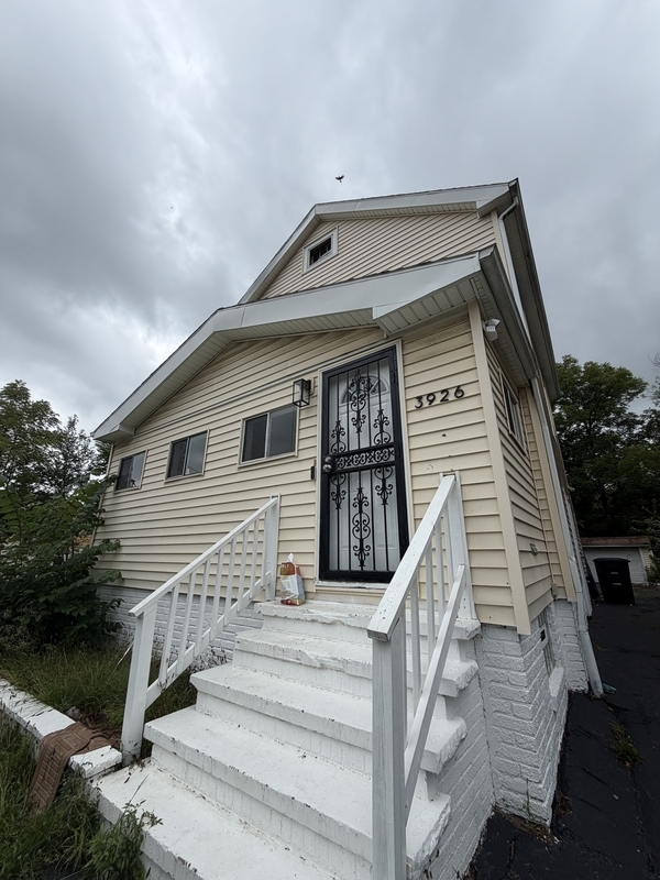 3926 E 121st St – photo 1