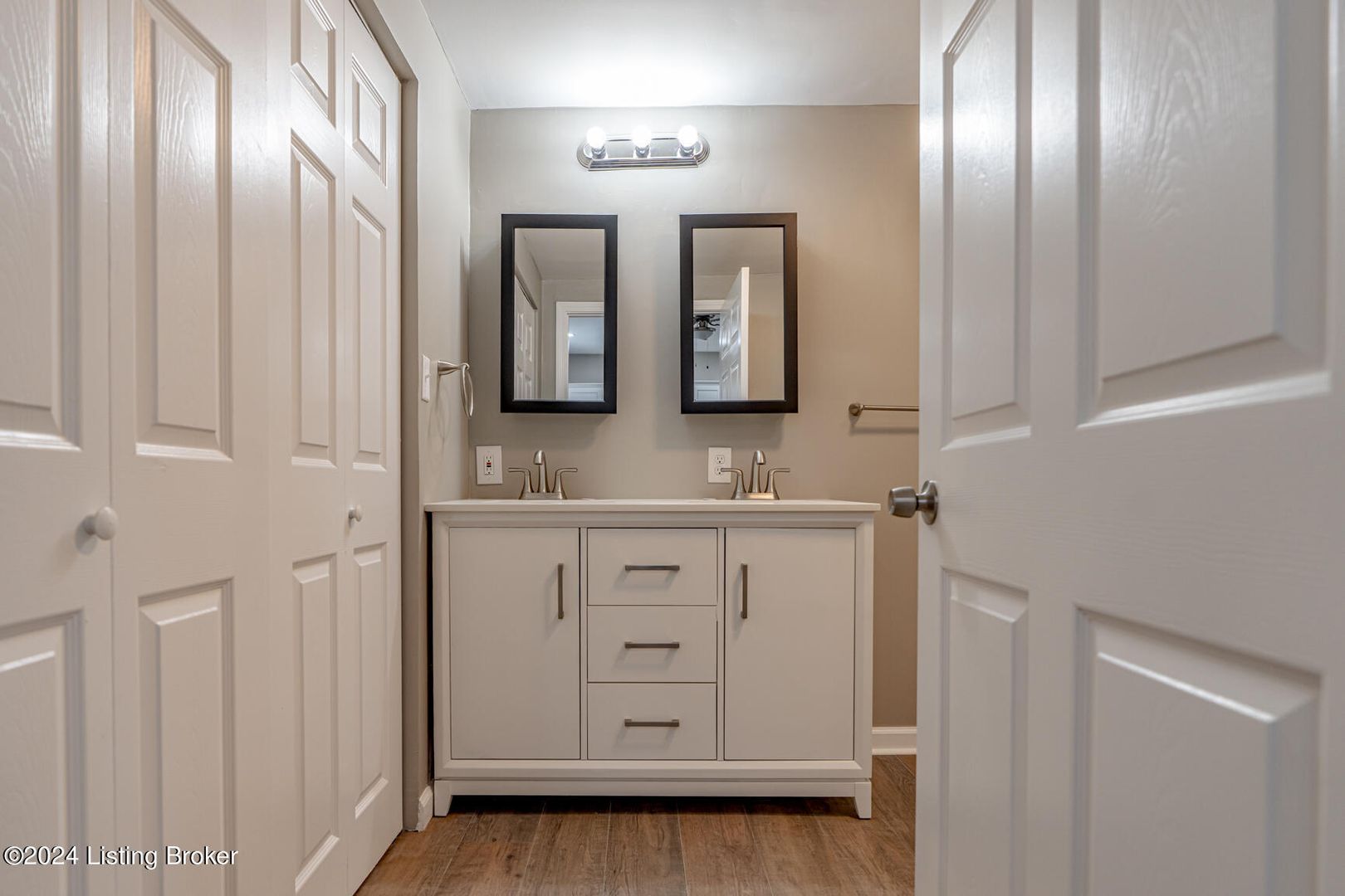 1246 Schiller Ave – photo 2