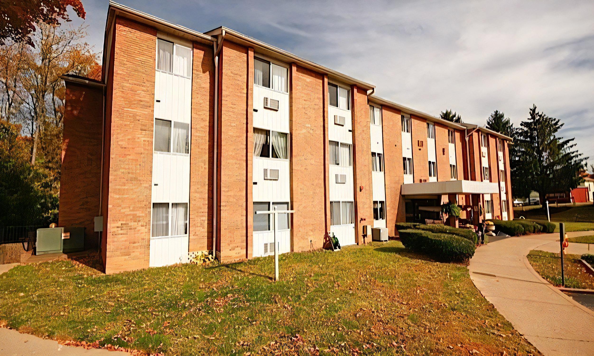 210 N Jackson St – photo 4
