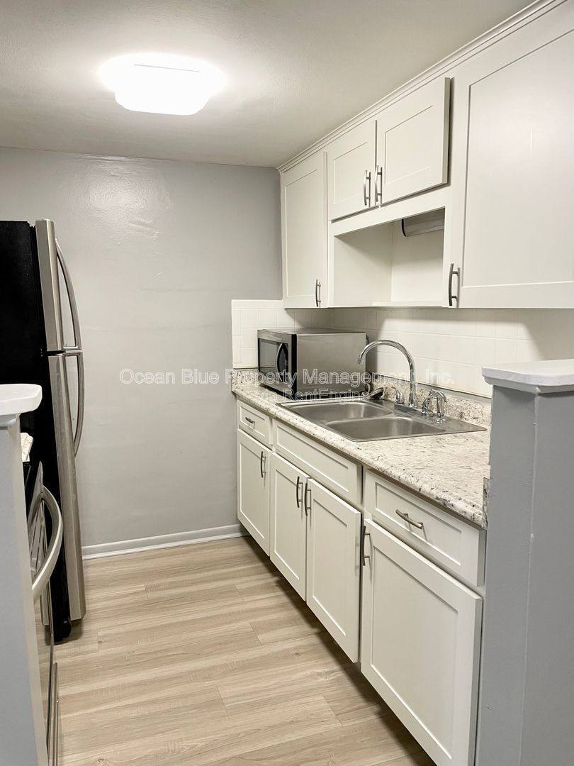 311 S Arcturas Ave unit 3 – photo 5