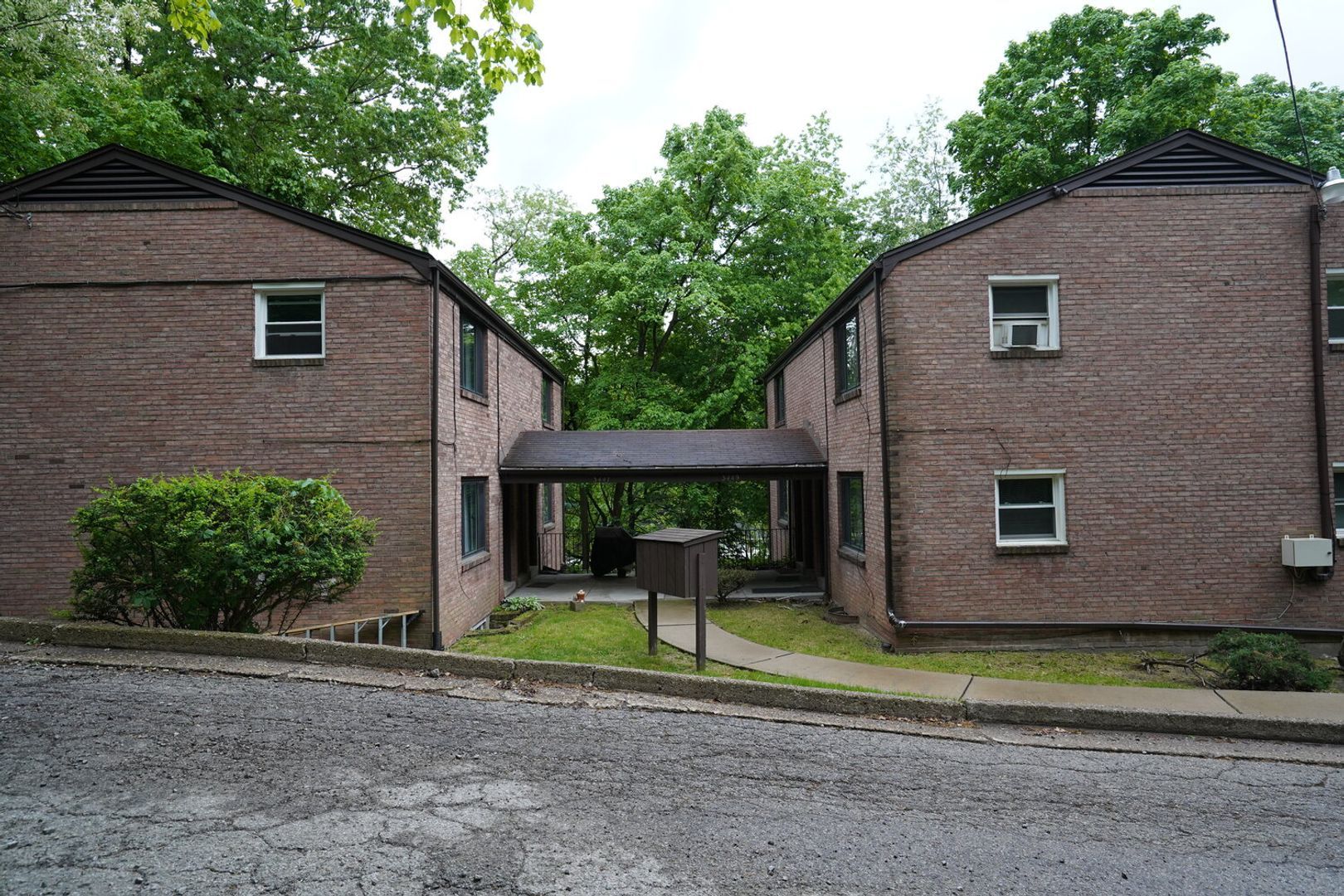 3447-3453 Evergreen Rd unit 3451 Evergreen apt 15 – photo 2