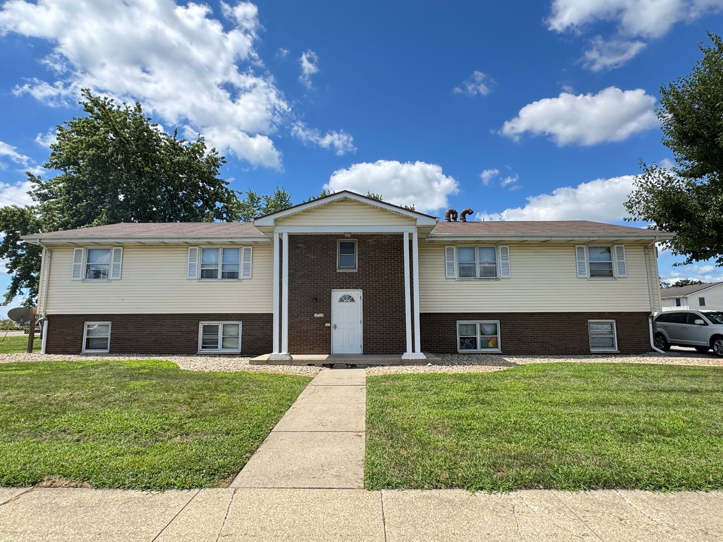 2110 E Empire St unit 05 – photo 1