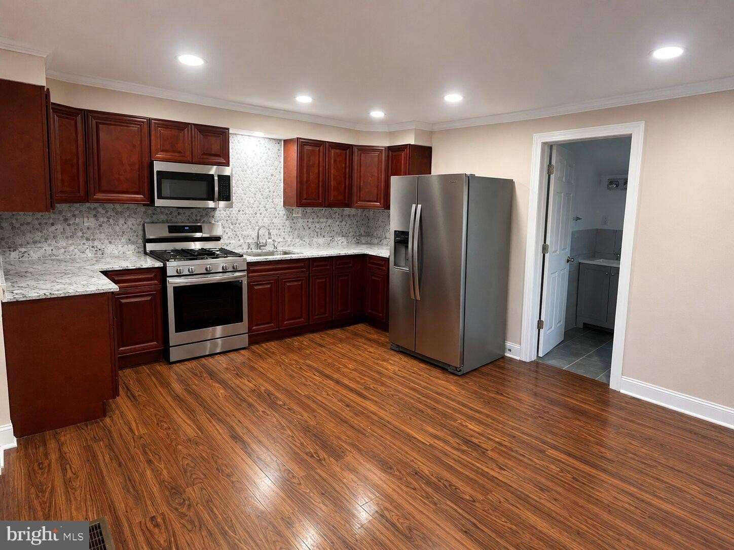 606 Green St – photo 4