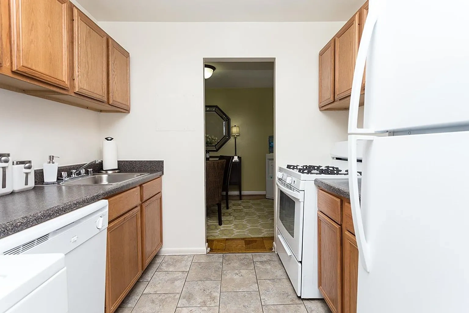 Strathmore House Apartments – photo 3