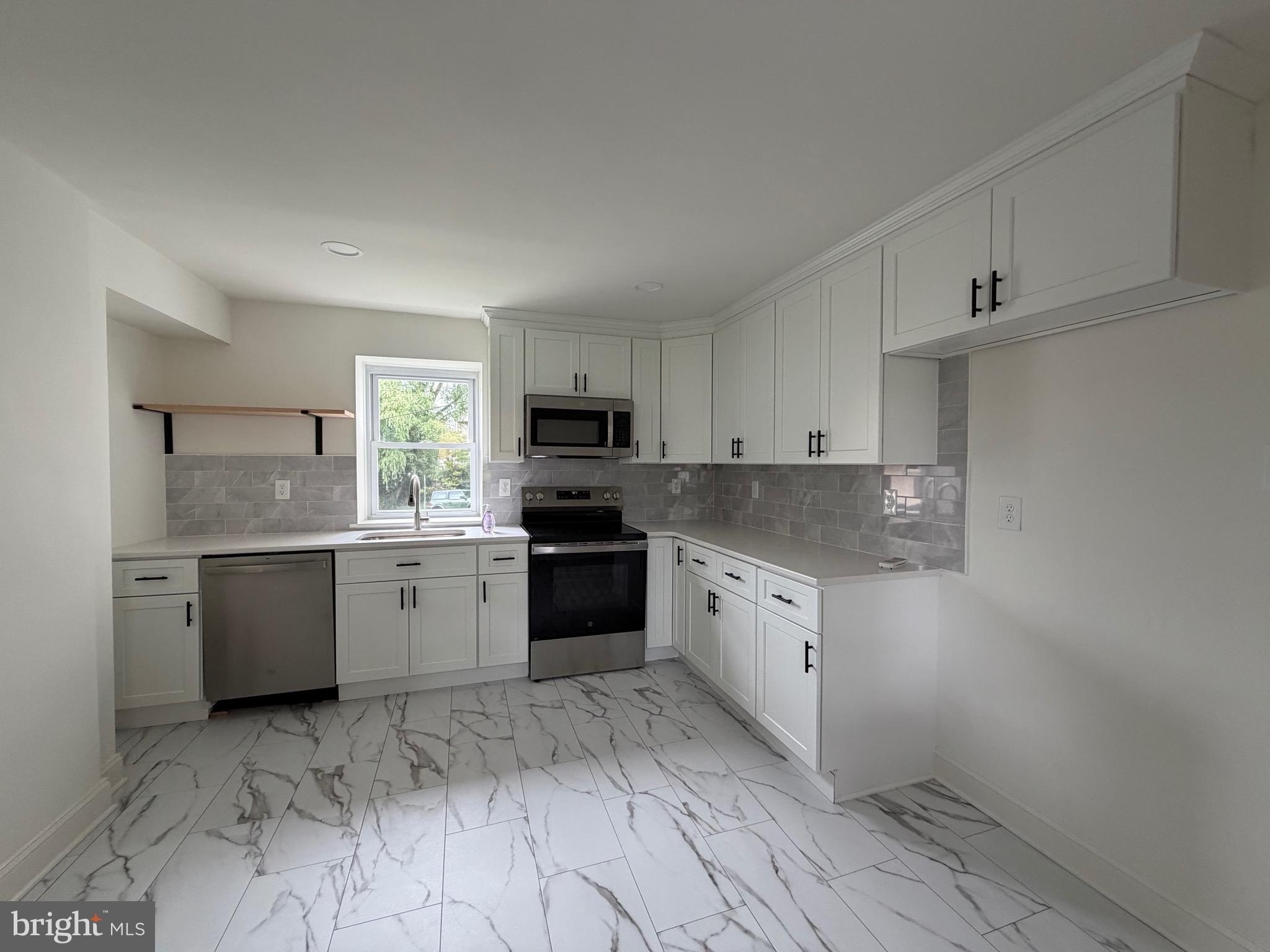 461 W 11th Ave – photo 5