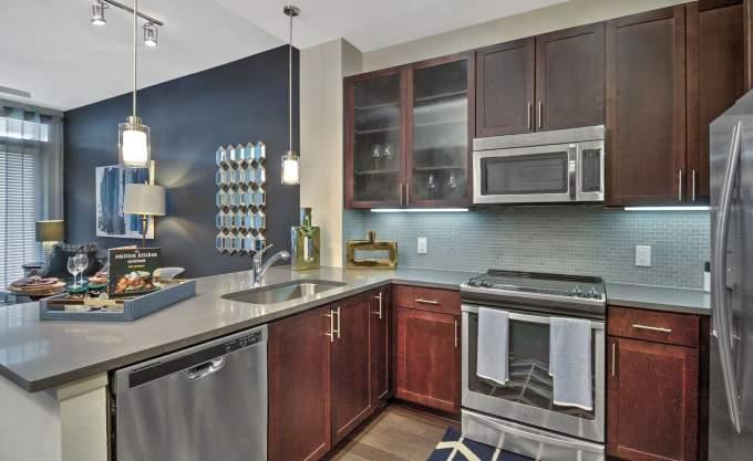 621 W 24th St – photo 3