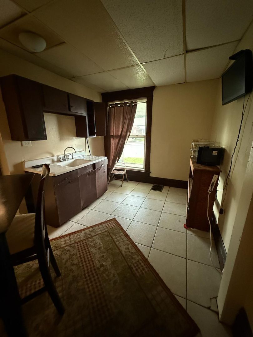 109 W National Dr unit A (Downstairs front) – photo 3