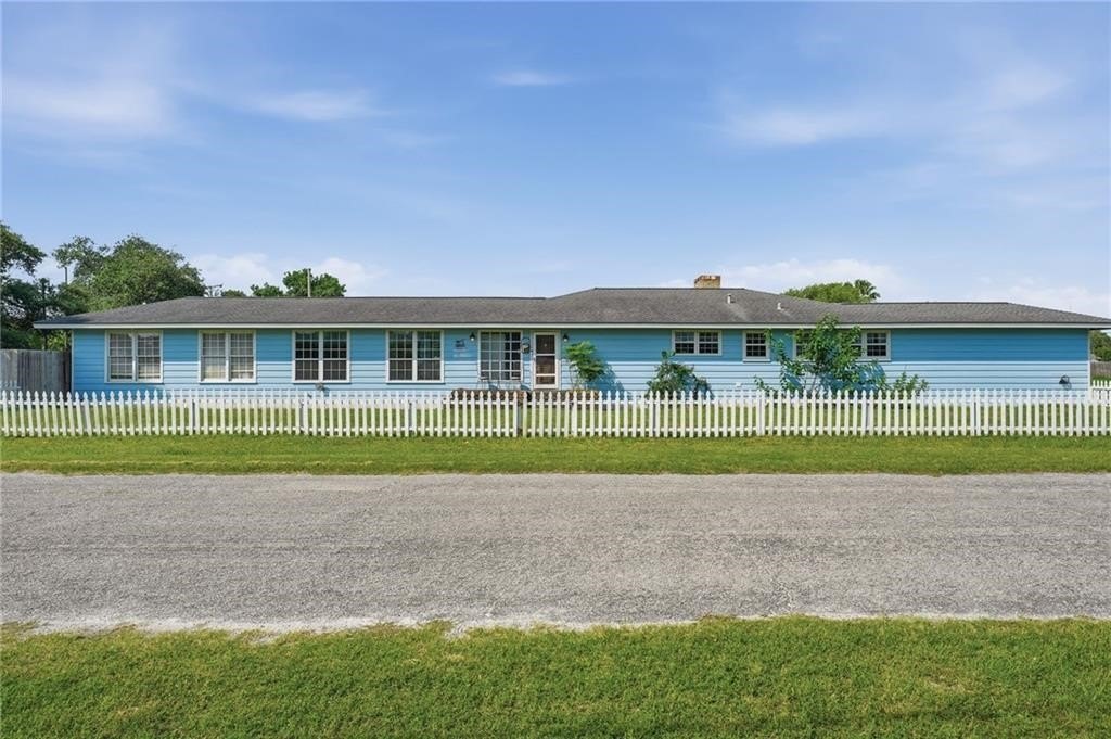 651 W Wilson Ave – photo 1