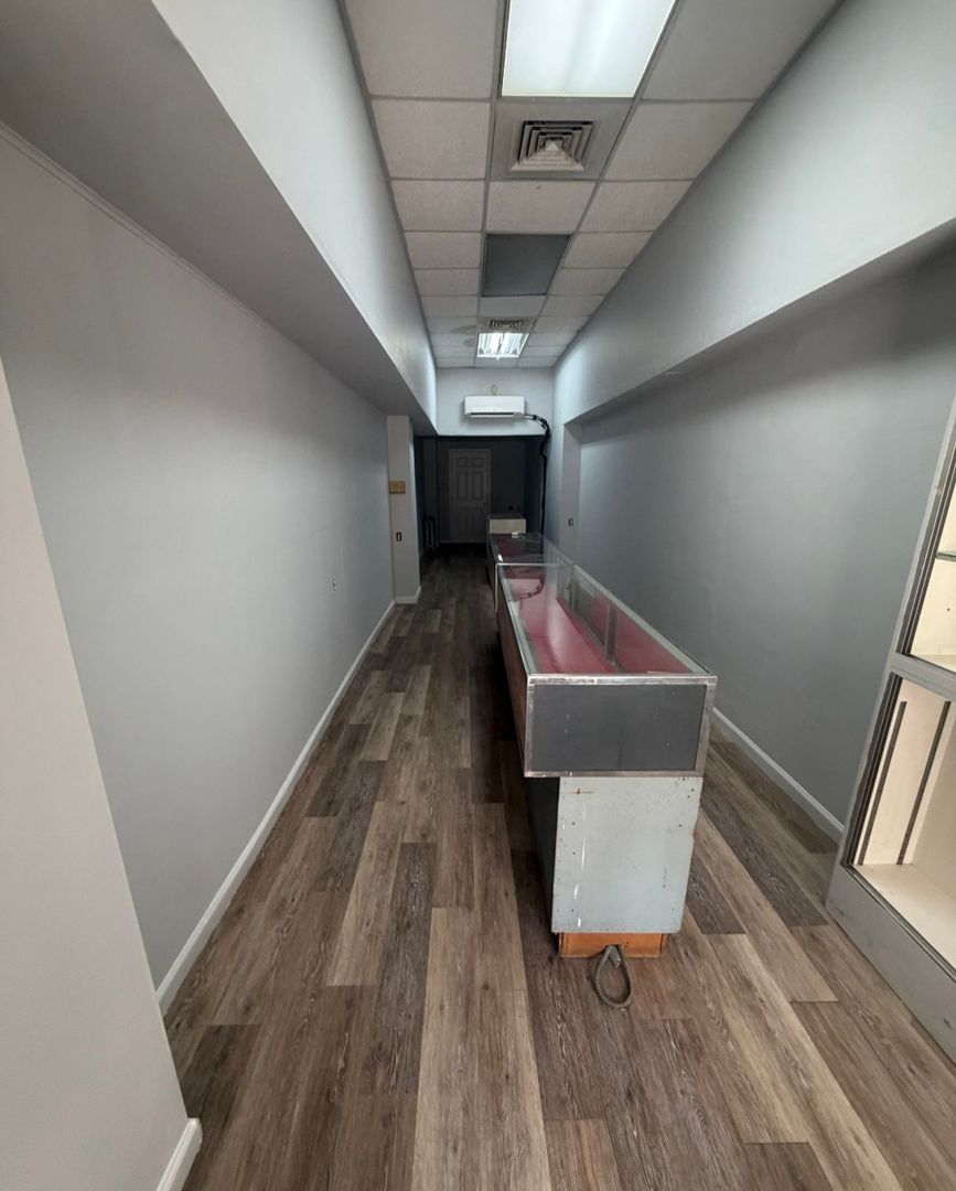923 Hamilton St unit Commercial – photo 1