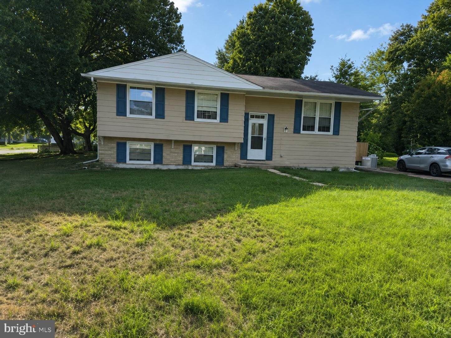 8018 Hammond St – photo 2