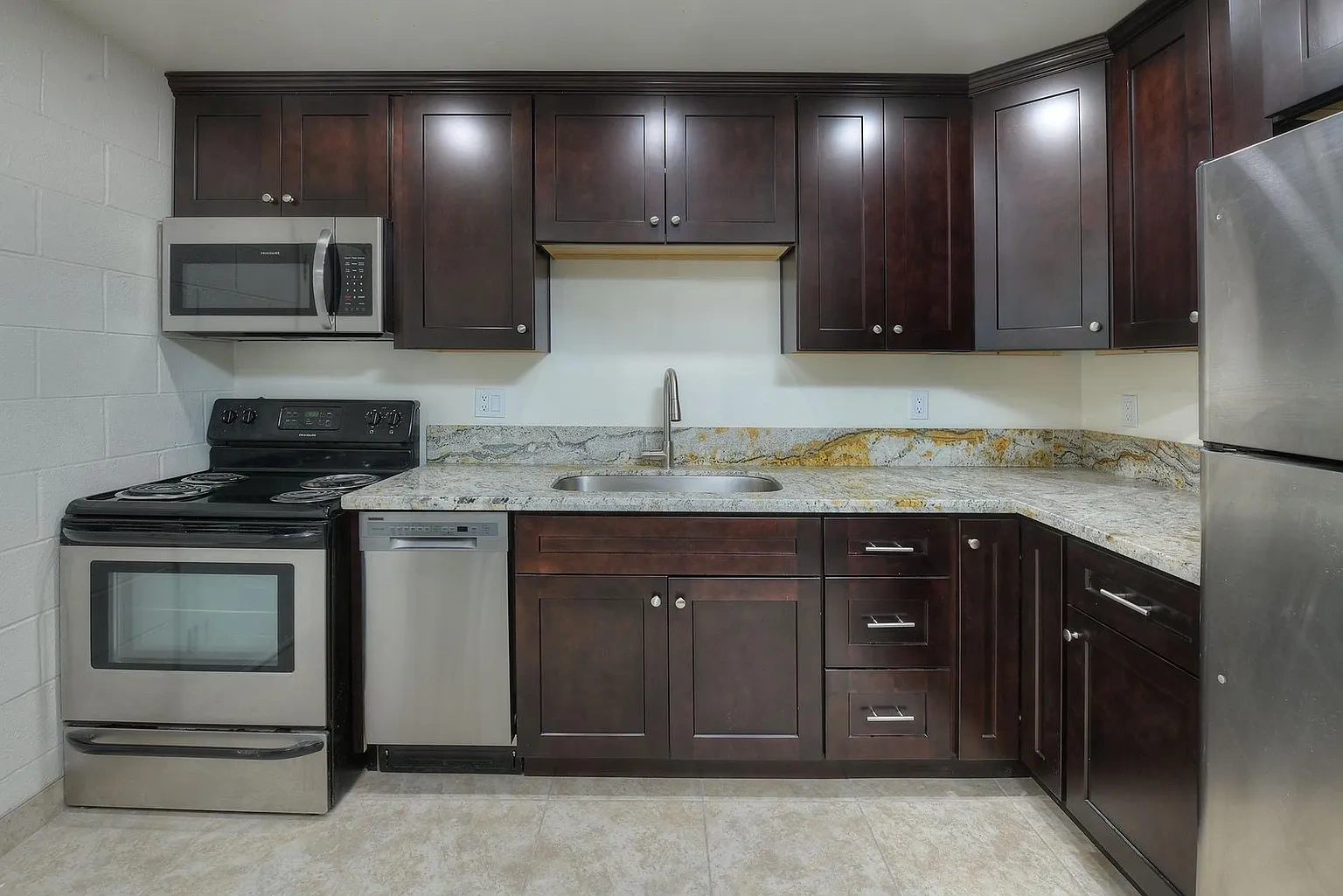 University Fremont Apartments – photo 2