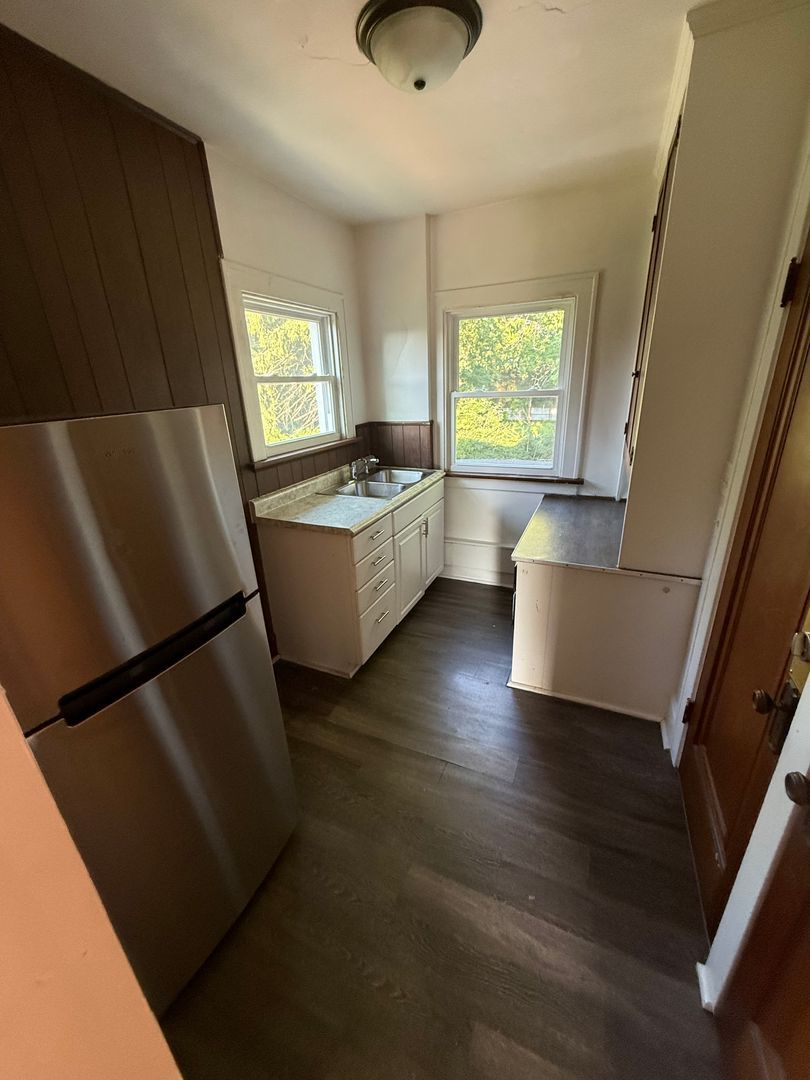 362 Van Buren Ave unit 2 – photo 3
