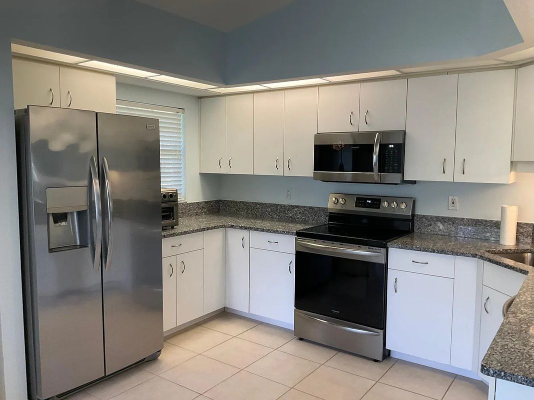 819 Montrose Dr unit 202 – photo 3