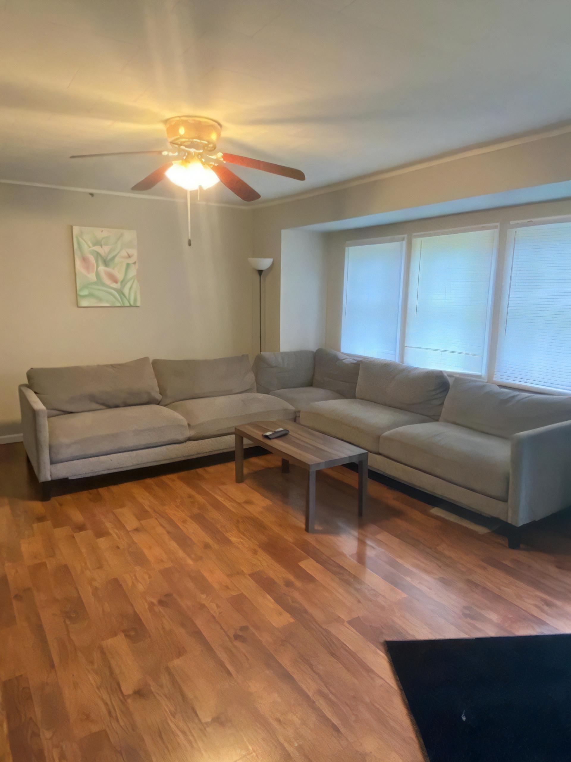 152 Hutchinson Dr – photo 3