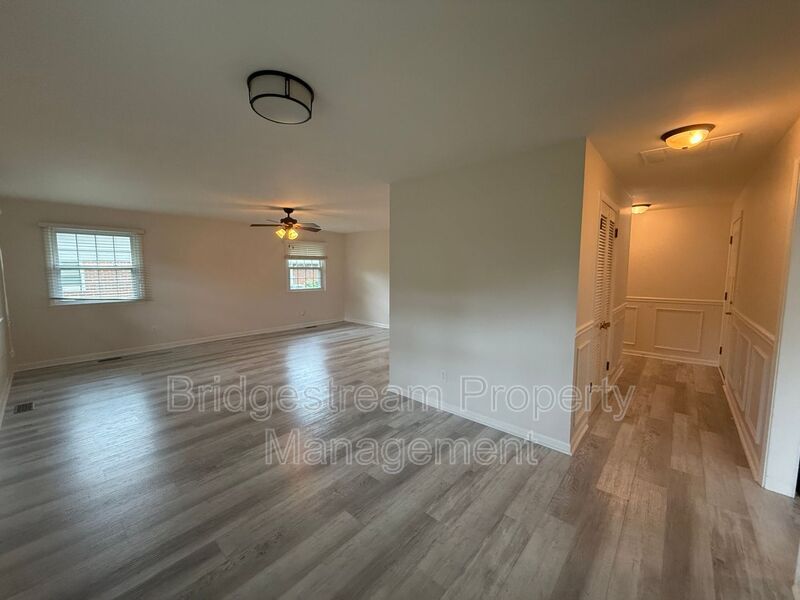 4225 Fernbrook St – photo 3