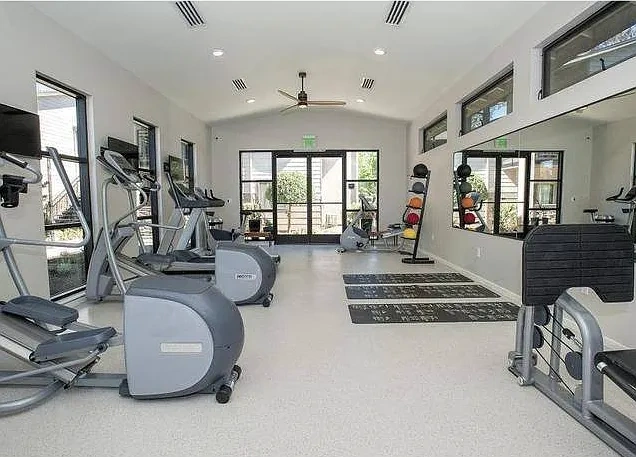 LAUREL GLEN – photo 1