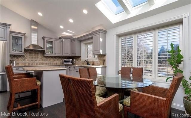 2880 Birchena Crescent – photo 4