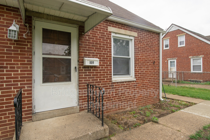 809 Winston Dr – photo 2