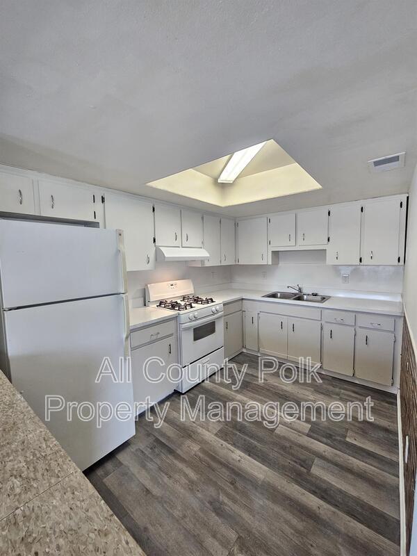 3037 St Paul Dr – photo 4