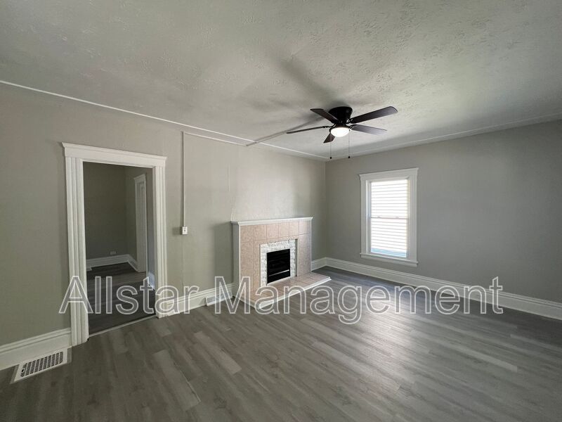 915 East Ave – photo 2