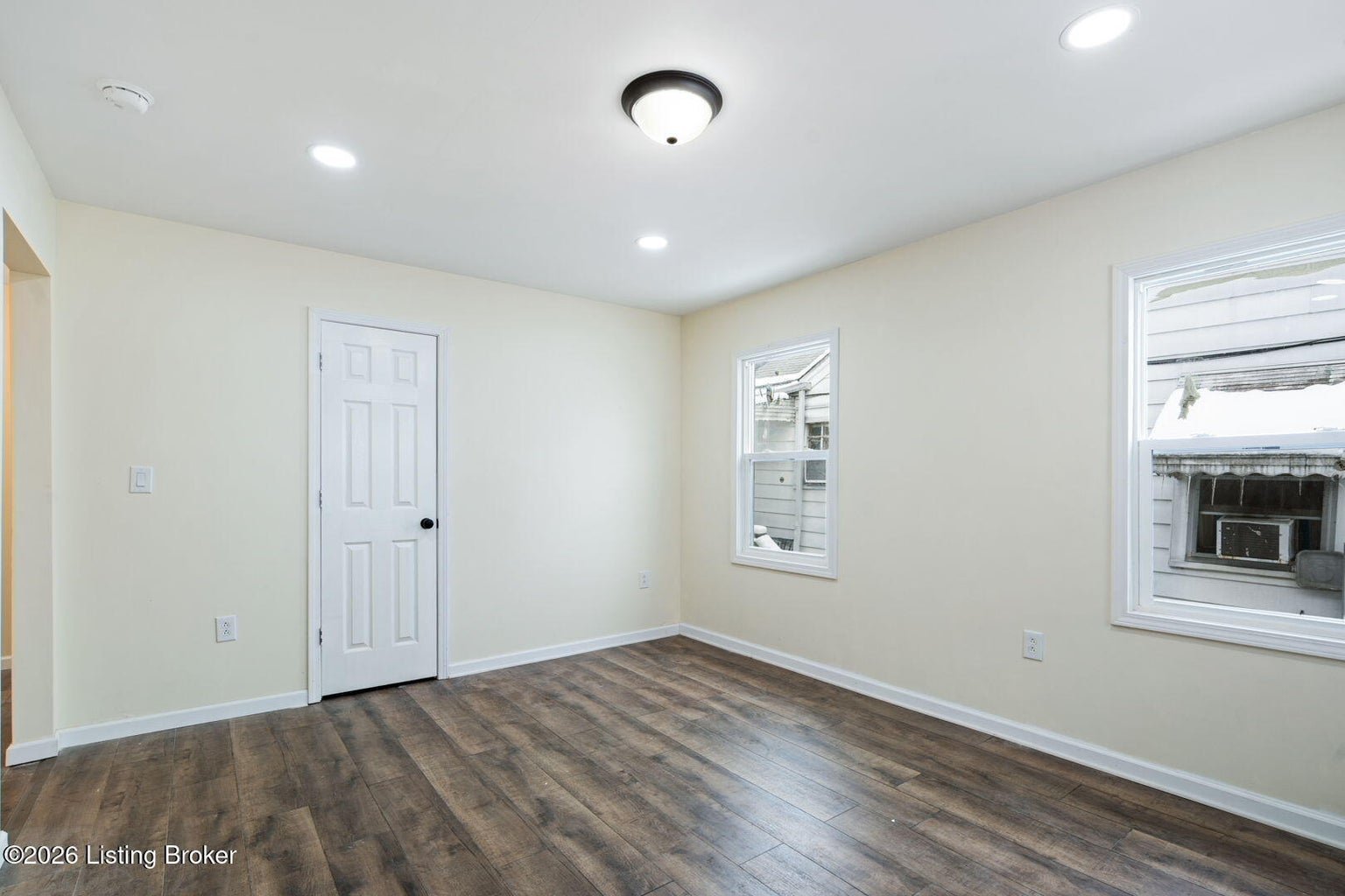 2642 Rowan St – photo 3