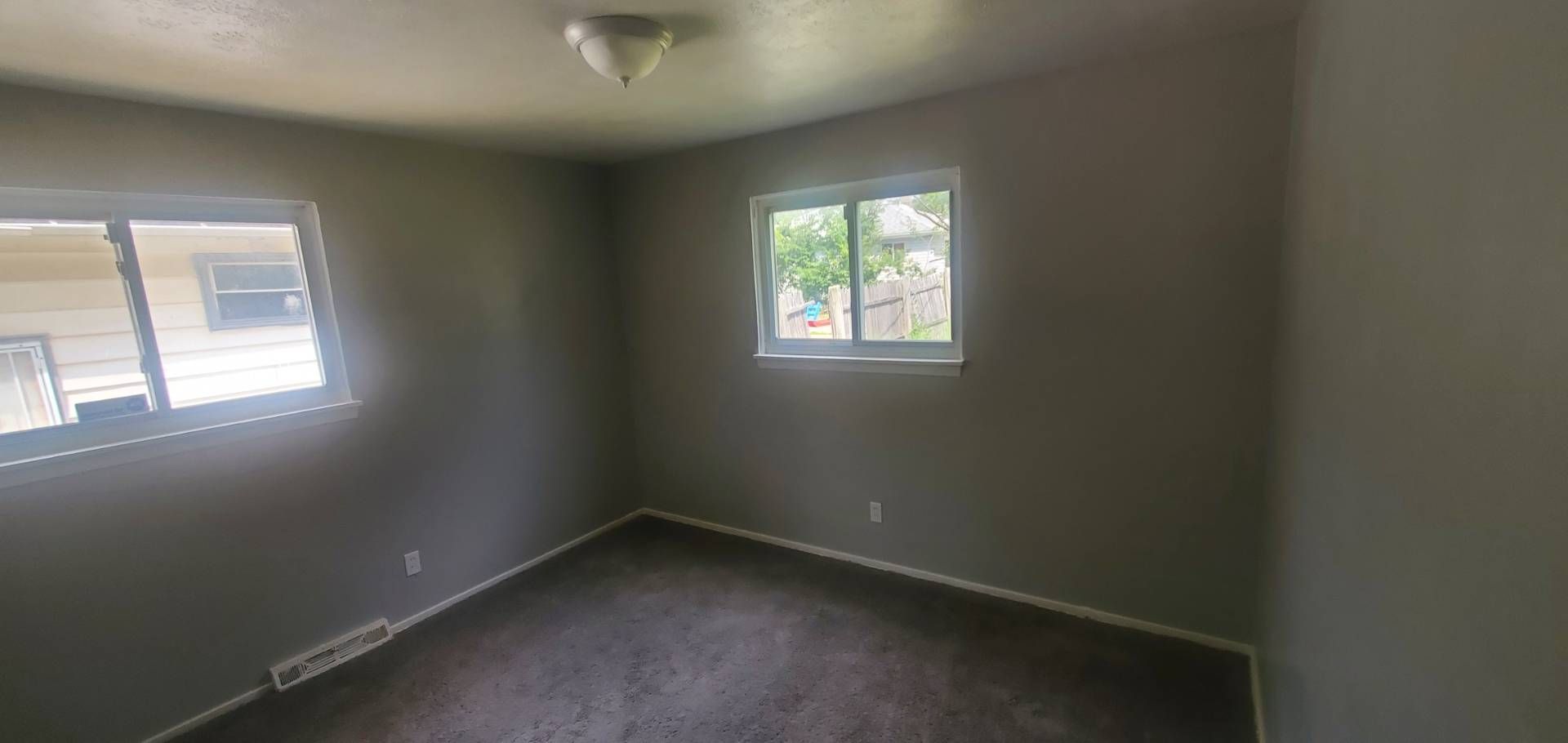 4595 Lee Rd – photo 3