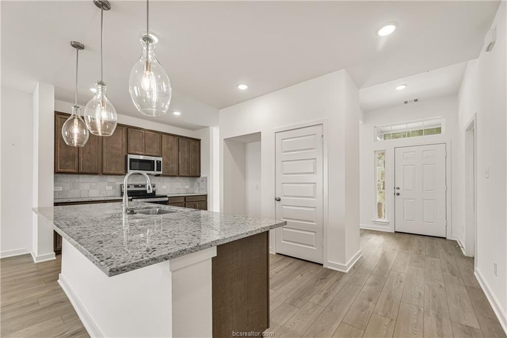 1927 Sebright Dr – photo 2