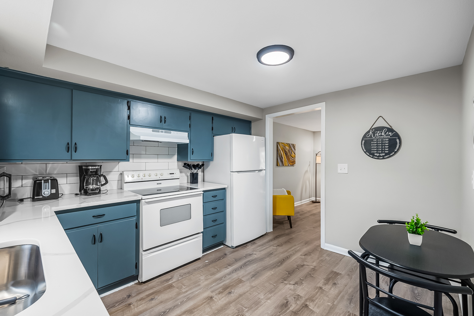 322 W Rensselaer St – photo 4