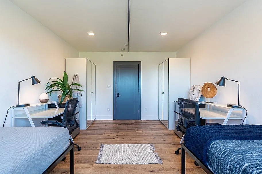 2425 Prospect – photo 4