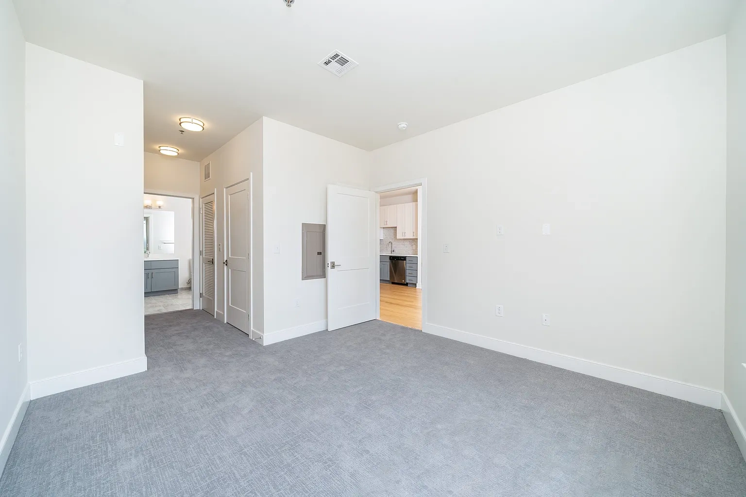 19 East – photo 1