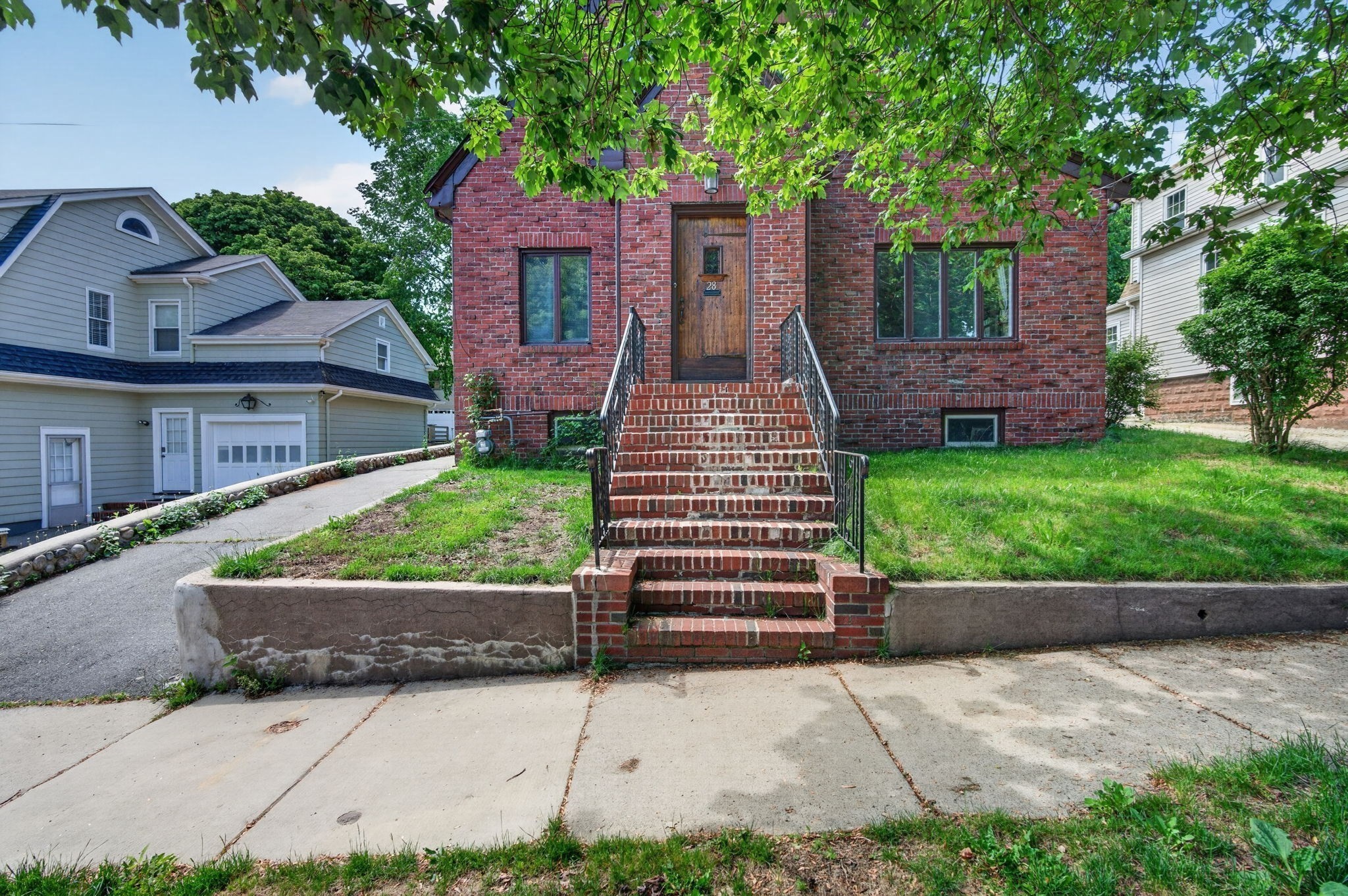 28 Thurlow Ave – photo 3