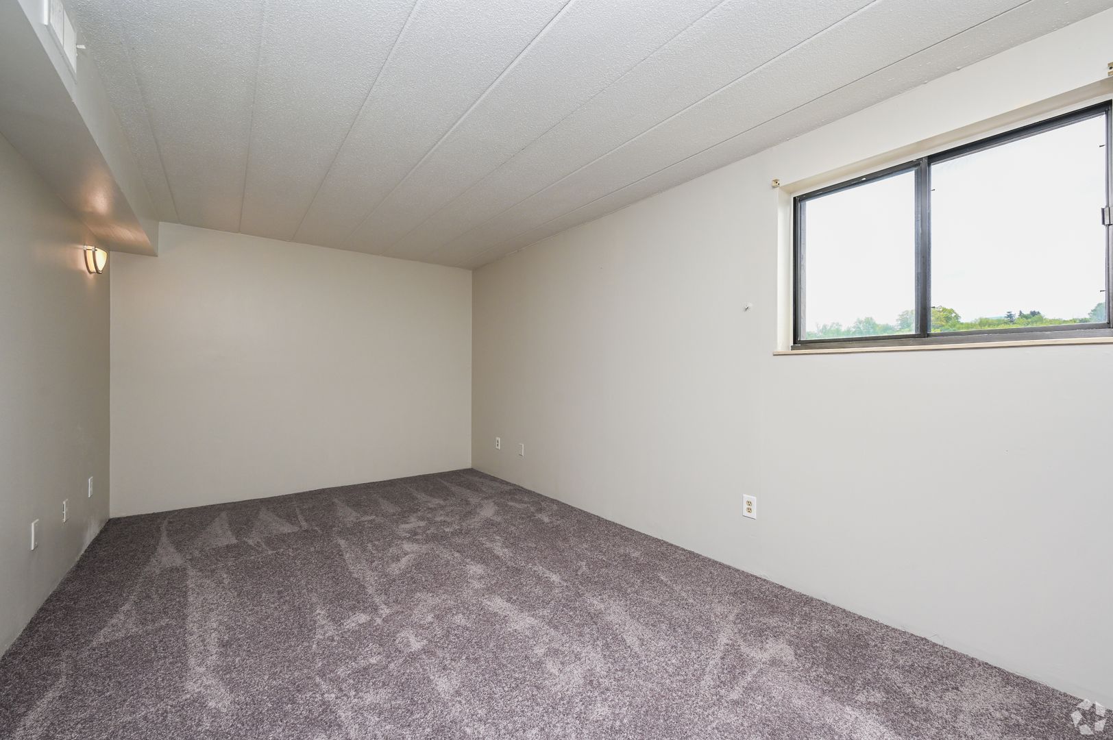 957 Bockstoce Ave – photo 5