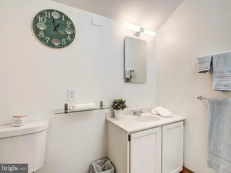 1121 Tyler Ave #1A – photo 4