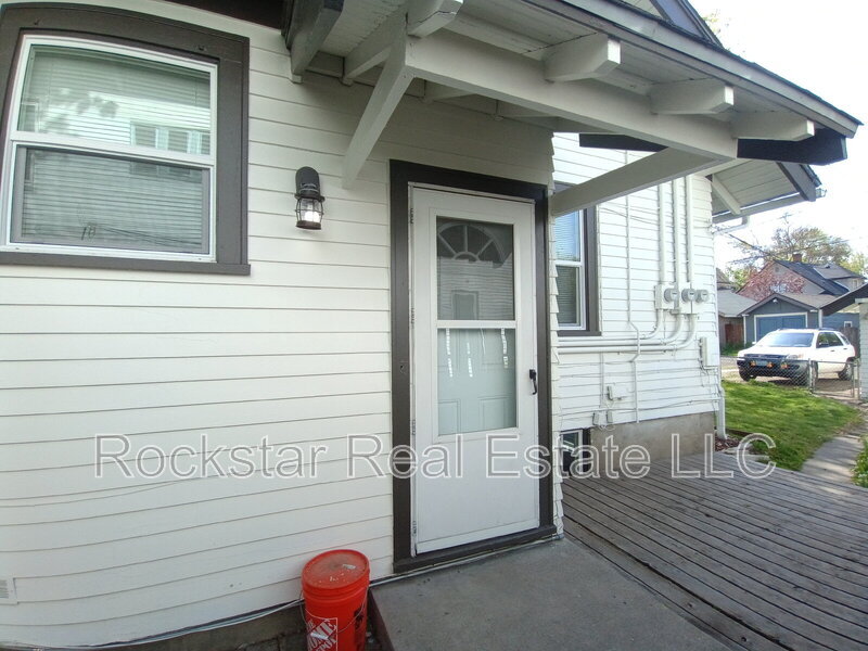 1739 W Tenth Ave – photo 2