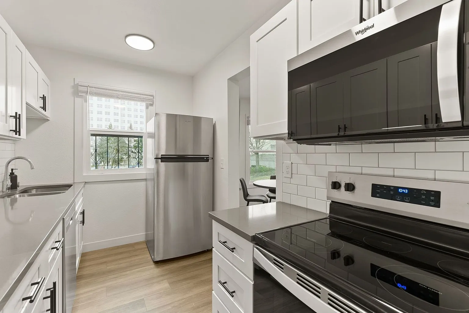 Cambridge Court Apartments – photo 2