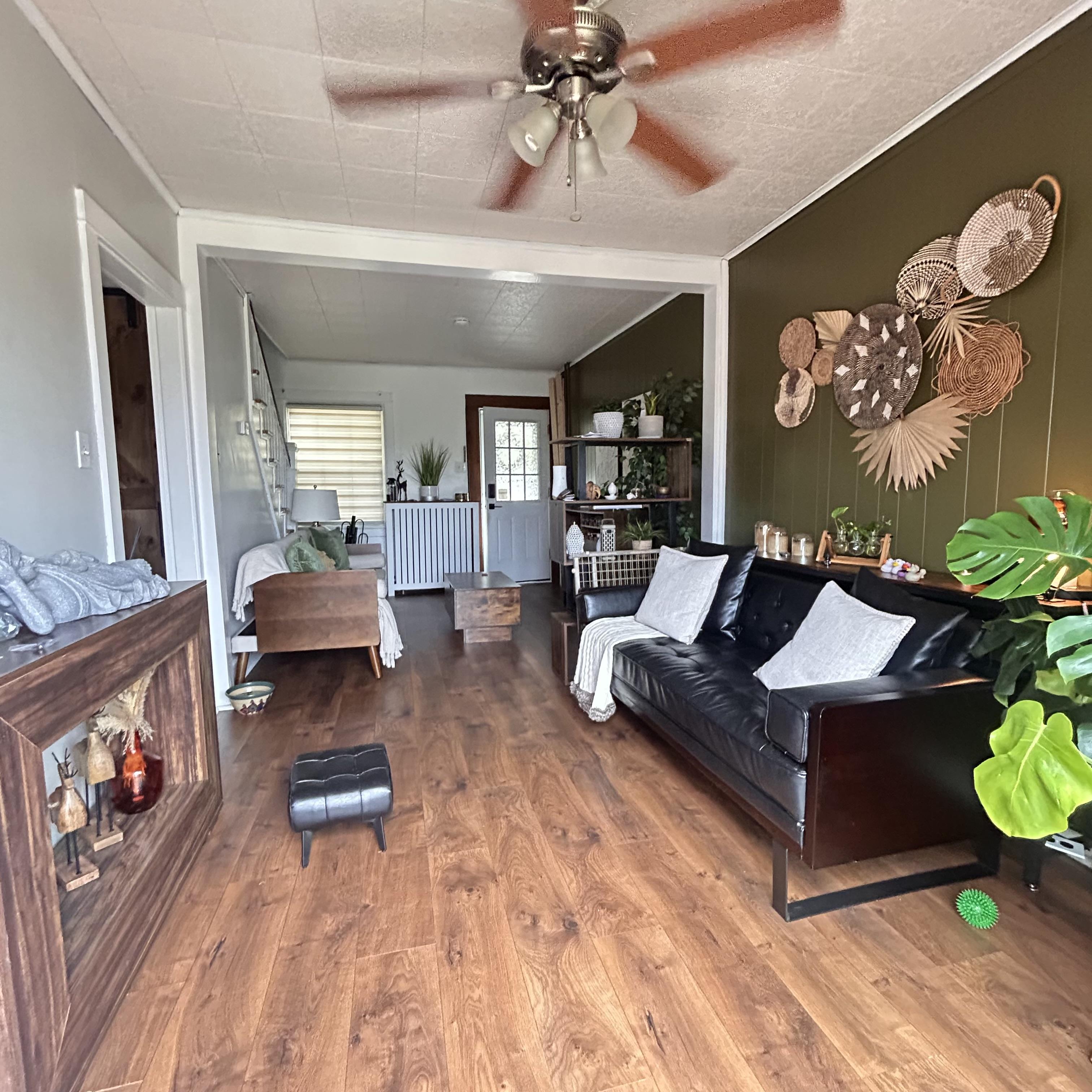 402 Douglass St – photo 3