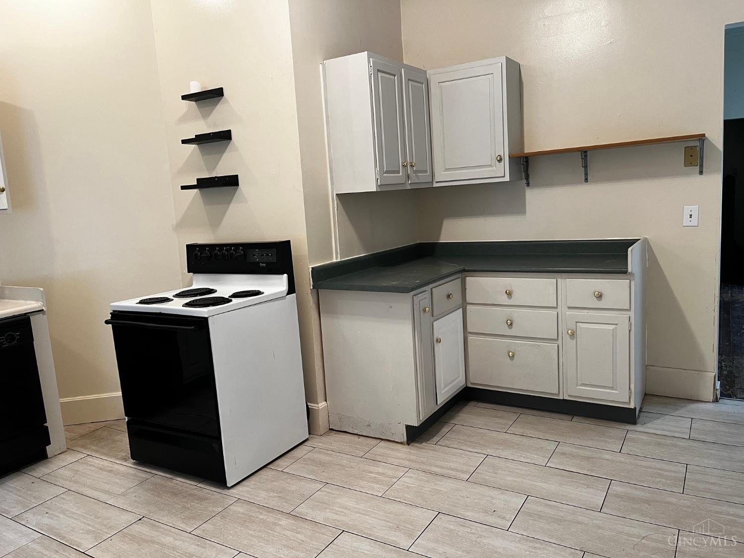 241 E University Ave – photo 4