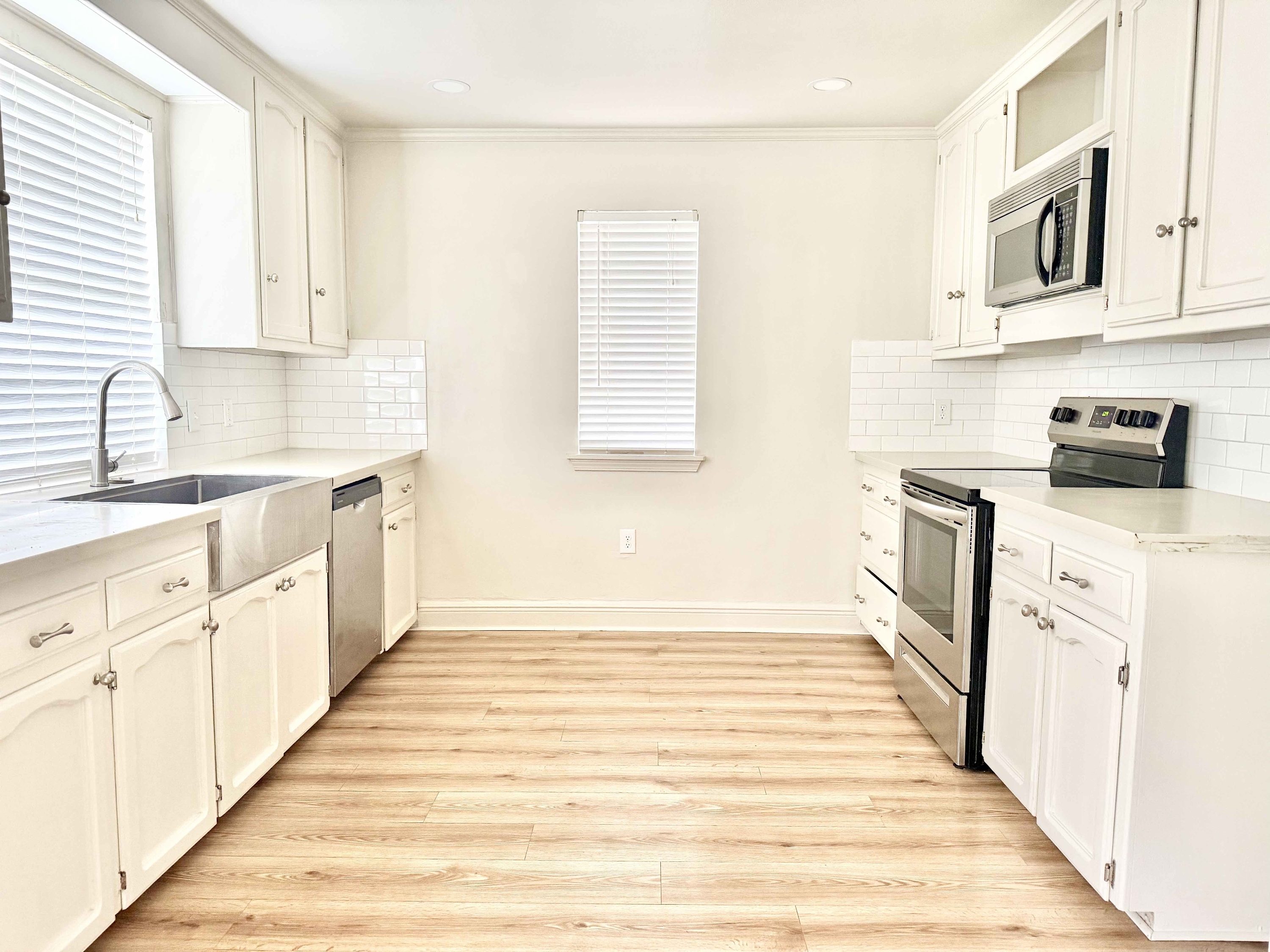 7980 Lasalle Ave – photo 2