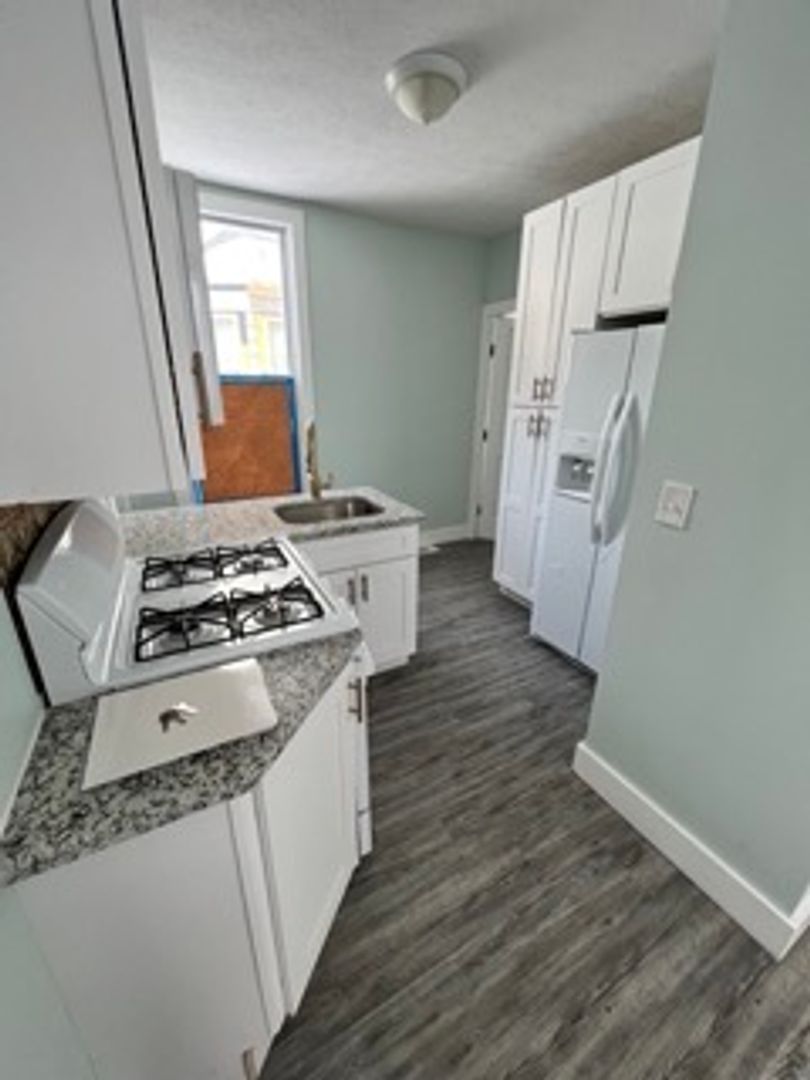 3159 Scranton Rd unit 3161, Down Front – photo 3