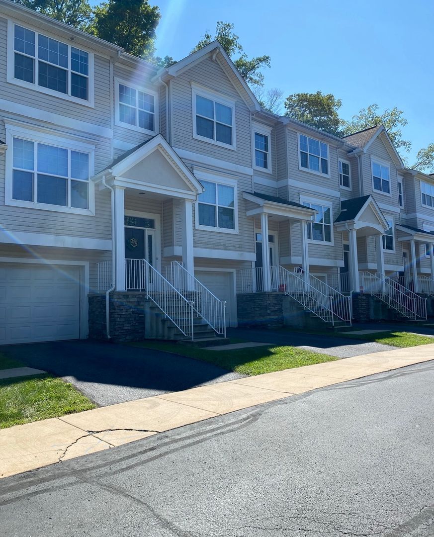 1120 Teaberry Ln unit 1-106 – photo 1