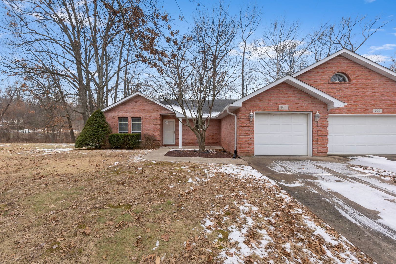 911 Stonebridge Dr unit 911 – photo 2