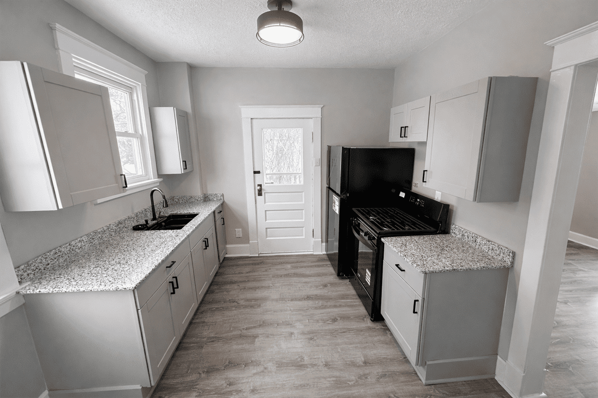 2550 Montana Ave – photo 2
