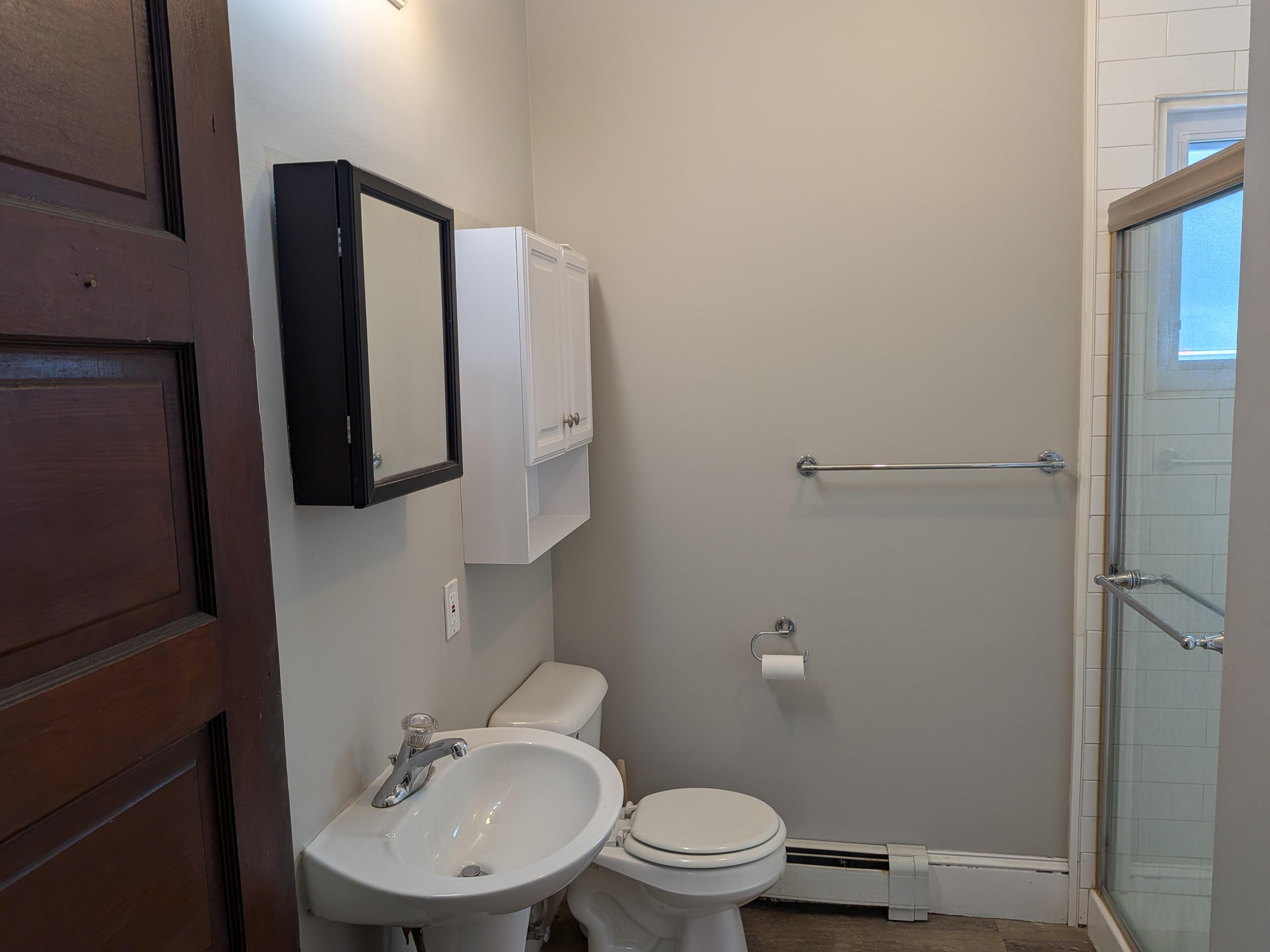 1014 Kenilworth Ave unit 4 – photo 2