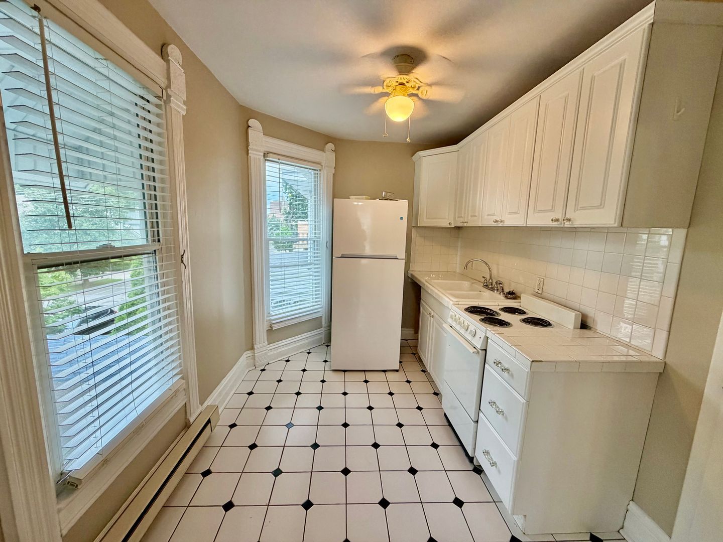 316 E Locust St unit Unit 3 – photo 4