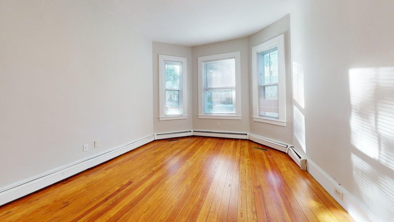 677 Bennington St unit 1 – photo 1