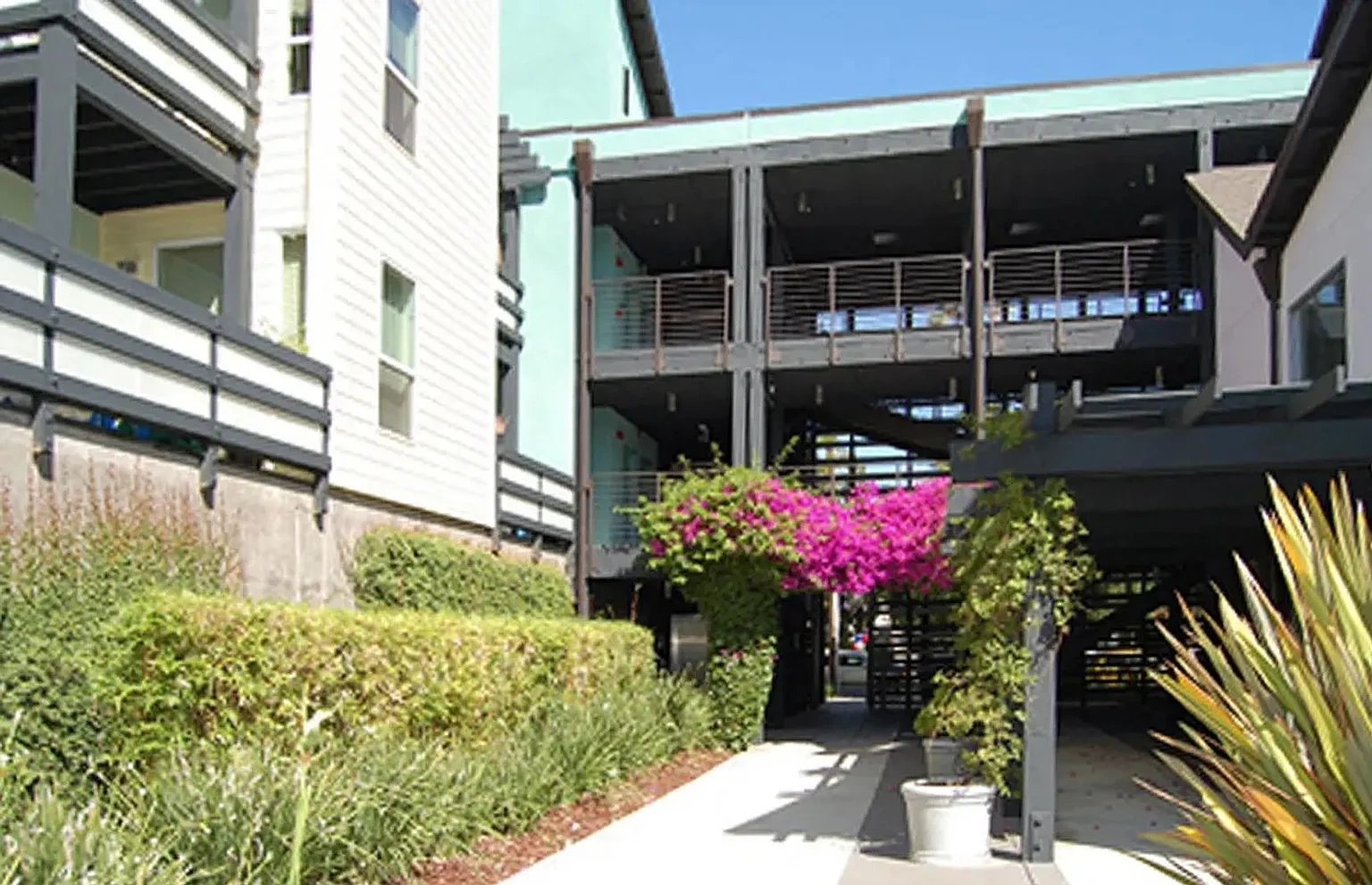 Lenzen Square Apartments – photo 2