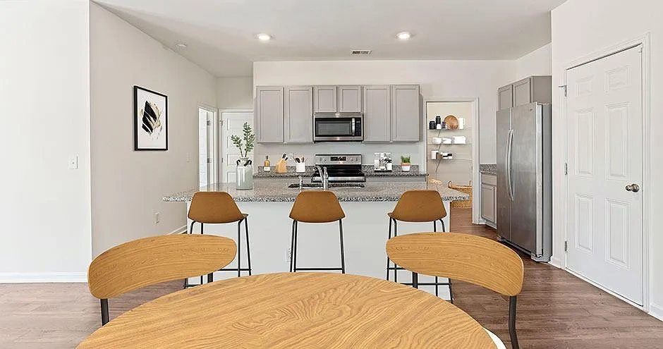 Poplar Village – photo 1