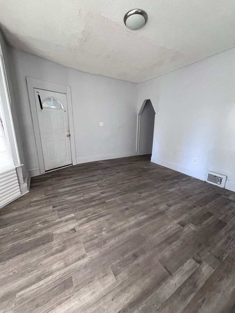 4008 Ardmore Ave unit Unit 1 - DN Left/East – photo 5